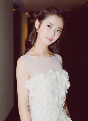 陈钰琪美如仙子白裙气质写真