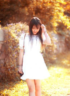 笑容可爱的清纯少女日系时尚写真