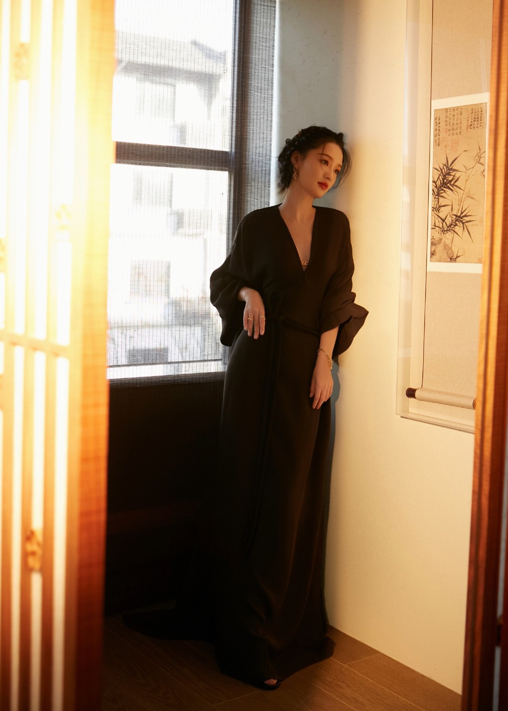 李沁黑裙优雅风情魅力写真图片