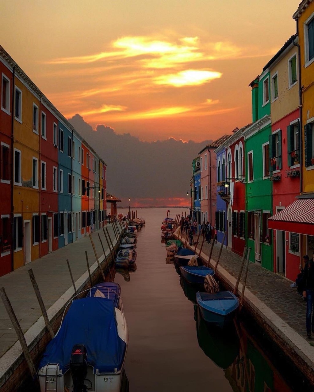 童话般的彩色岛-威尼斯的布拉诺岛