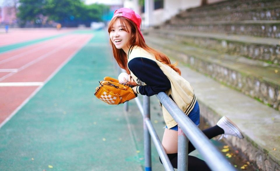 可爱的棒球性感女孩很迷人