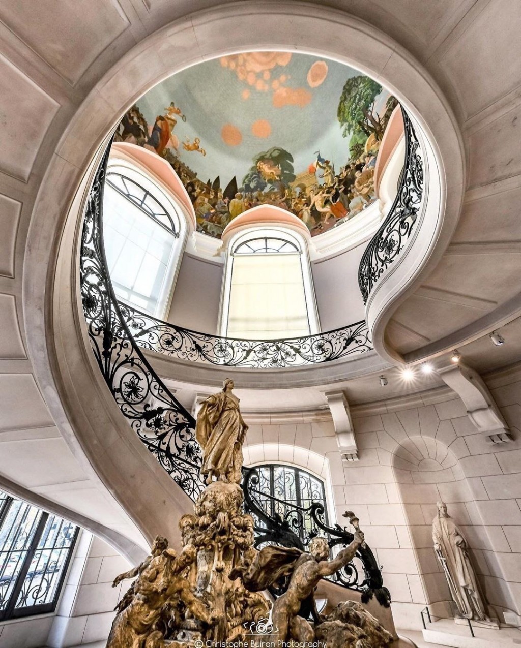 巴黎小皇宫（Petit Palais）内的楼梯和圆顶
