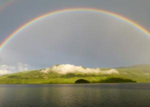 彩虹 卡尼姆湖 风景图片