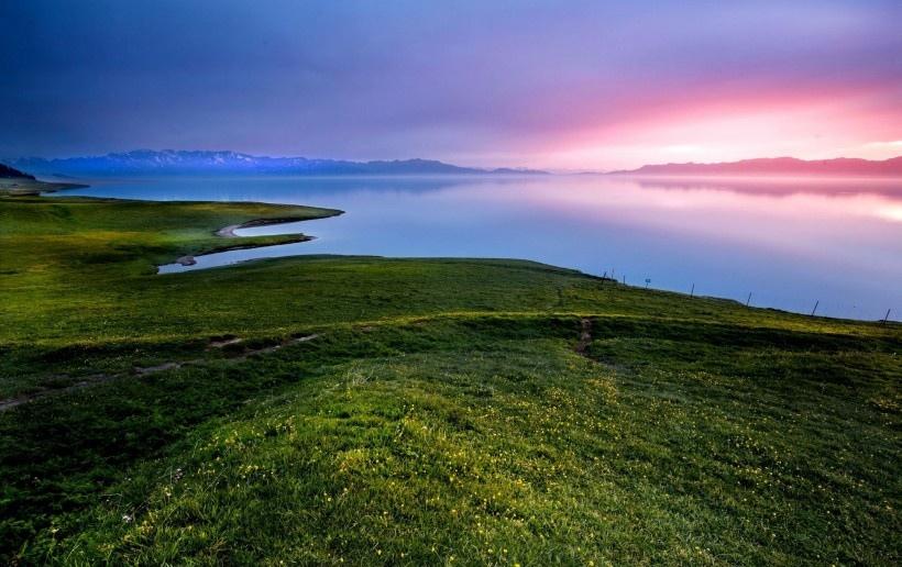 新疆赛里木湖晨曦风景