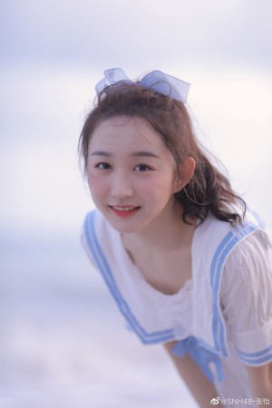 SNH48张怡唯美清新沙滩写真