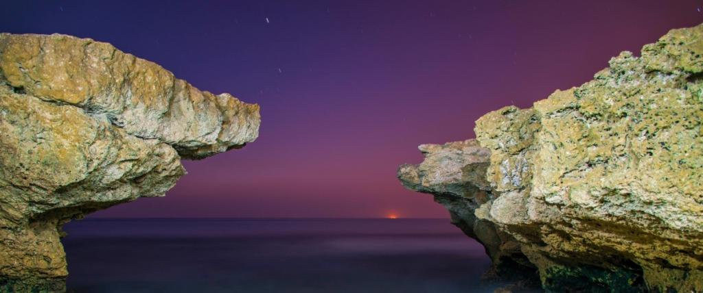 海边岩石唯美风景壁纸