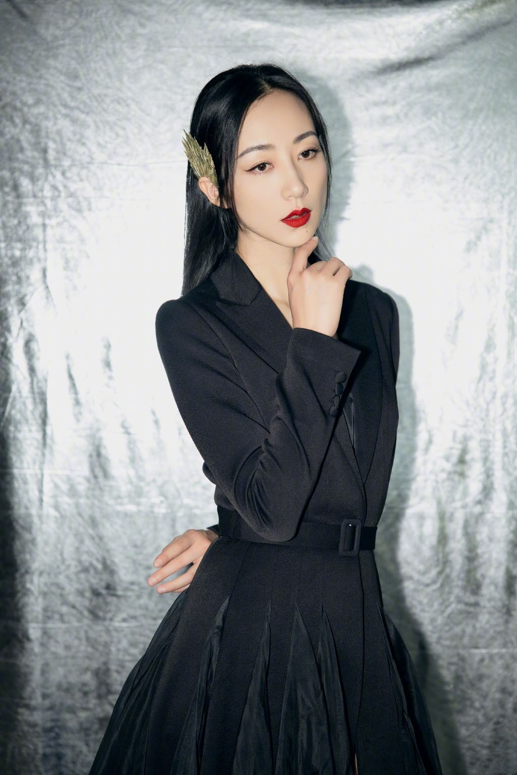 韩雪黑色西装裙优雅知性写真图片