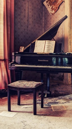 复古钢琴文艺摄影图片