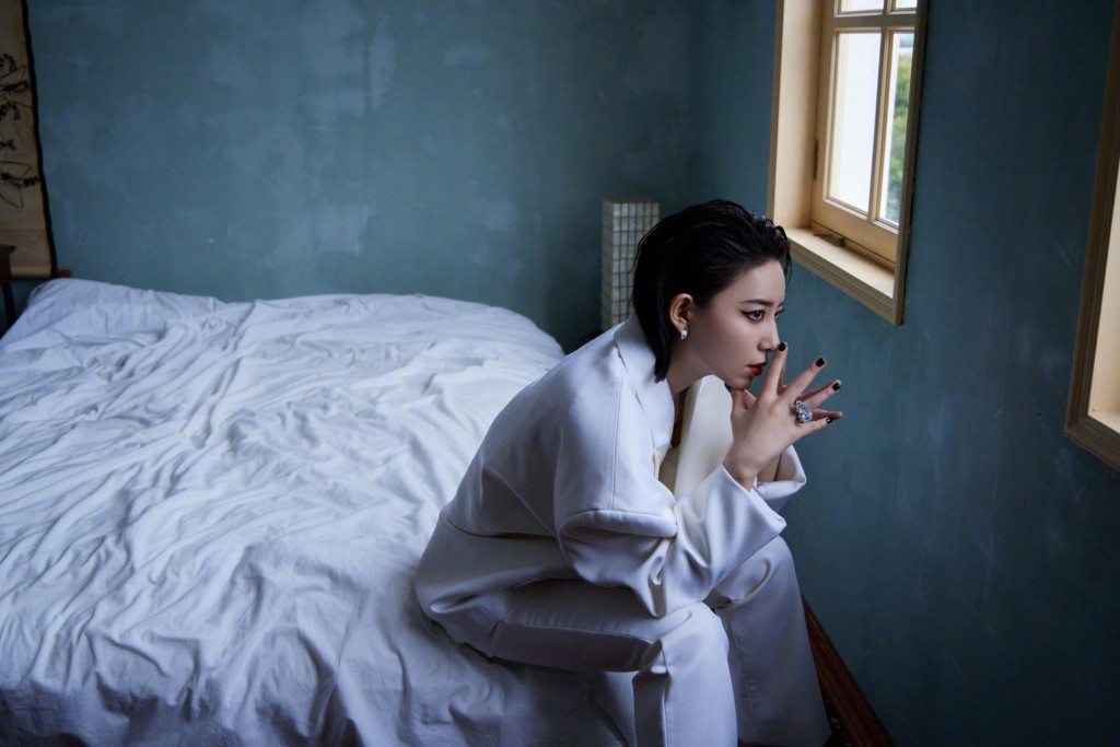 李斯丹妮白色玫瑰套装潮流个性写真