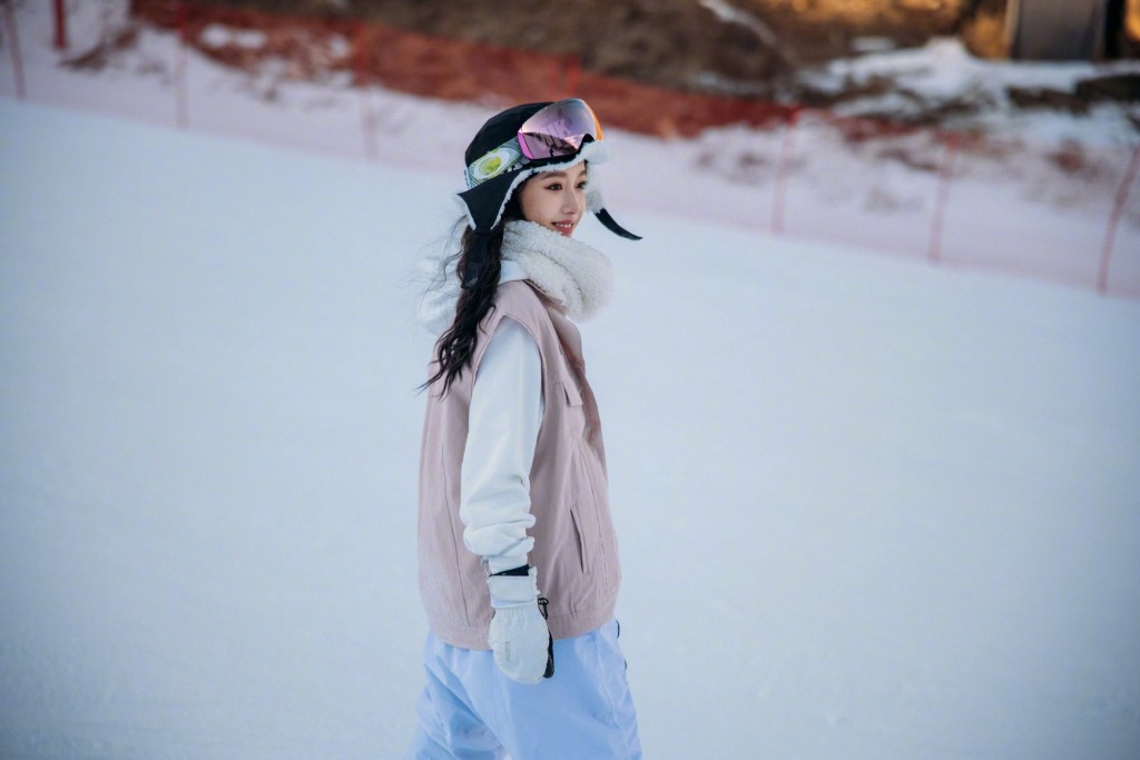 姜贞羽滑雪少女写真