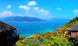 海南三亚陵水海景鸟瞰风景图片
