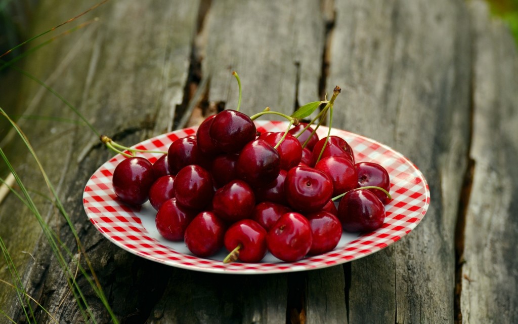 清甜可口的红樱桃图片
