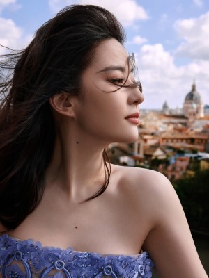 女神刘亦菲抹胸蓝纱裙优雅气质写真图片