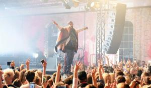 摇滚乐队30 Seconds To Mars主唱杰瑞德·莱托（Jared Leto）最新德国柏林高清表演图片