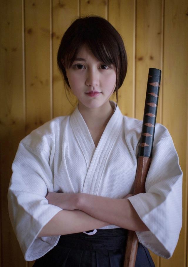 剑道时尚少女摆拍姿势帅气干练又甜美