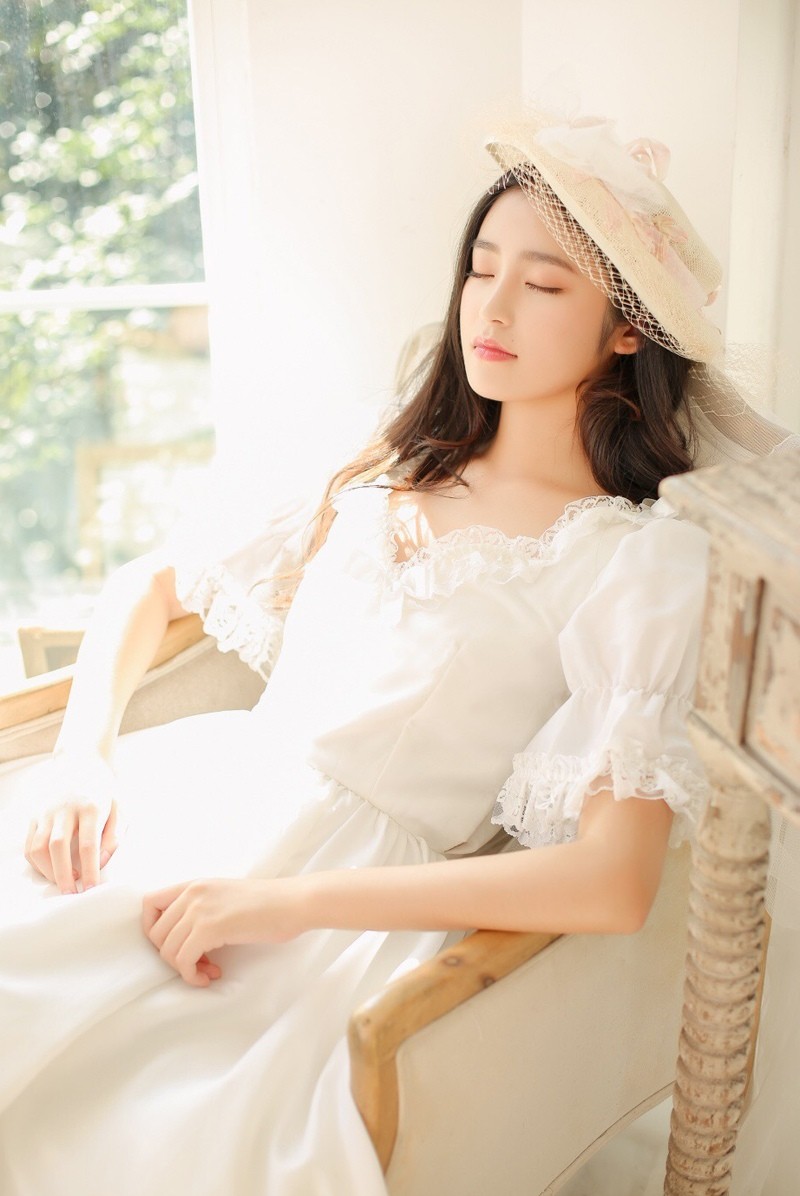 柴蔚优雅迷人白裙仙气写真图片