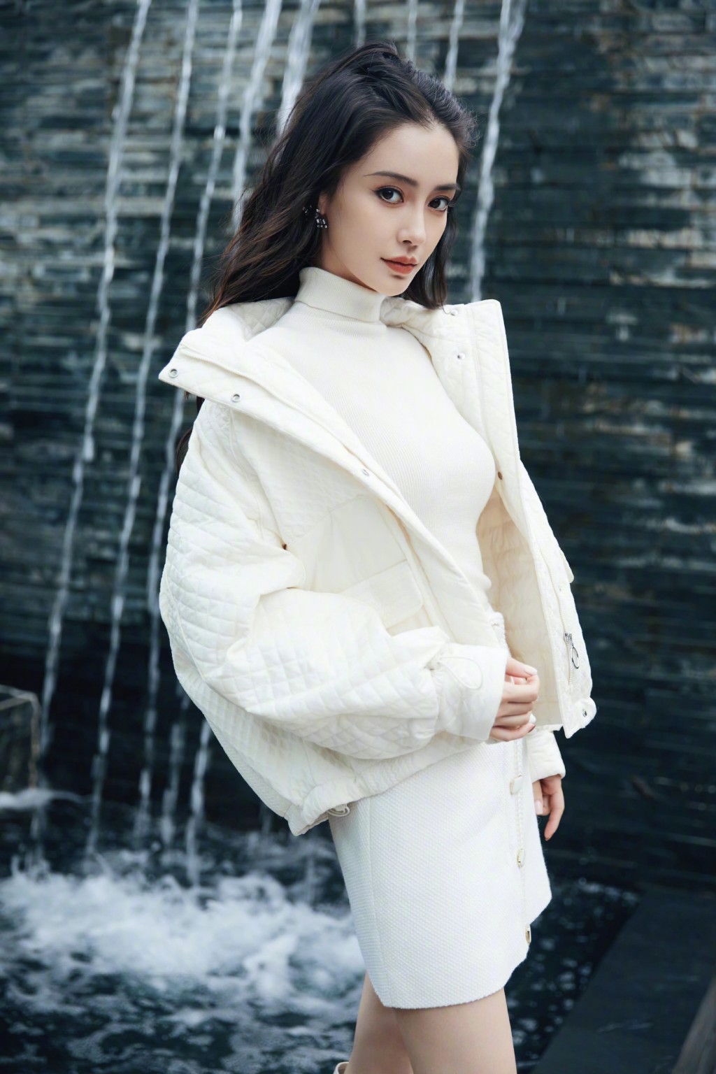 Angelababy秋日暖白造型轻暖时髦写真图片