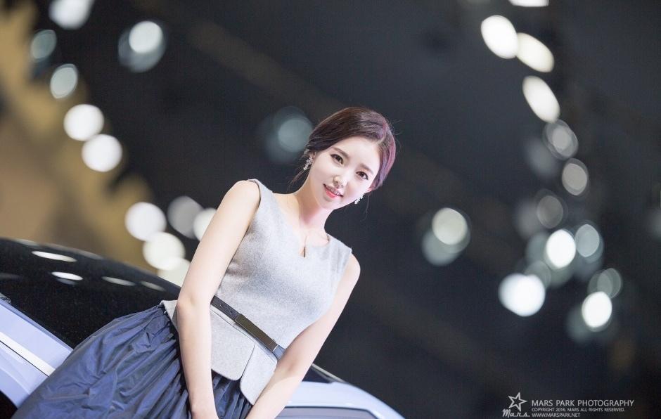 韩国美女金宝拉短裙性感写真笑容迷人