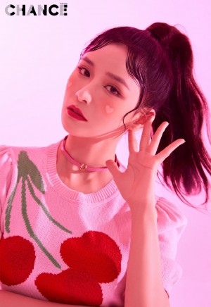 蔡卓妍粉色个性时尚杂志写真图片