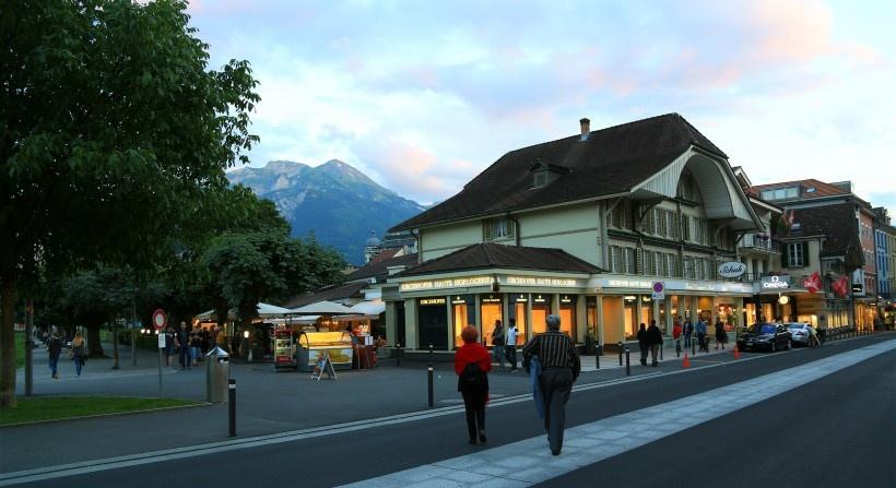 瑞士因特拉肯小镇风景