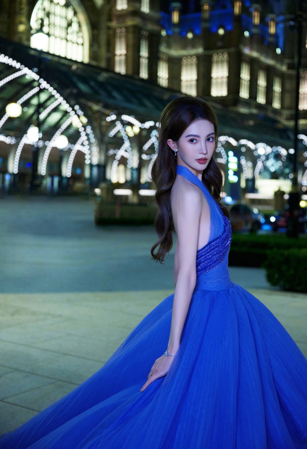 金晨蓝色纱裙优雅气质写真图片