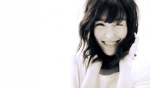 韩国女歌手黄美英写真