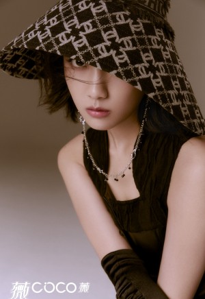 李艺彤酷帅时尚杂志封面写真图片