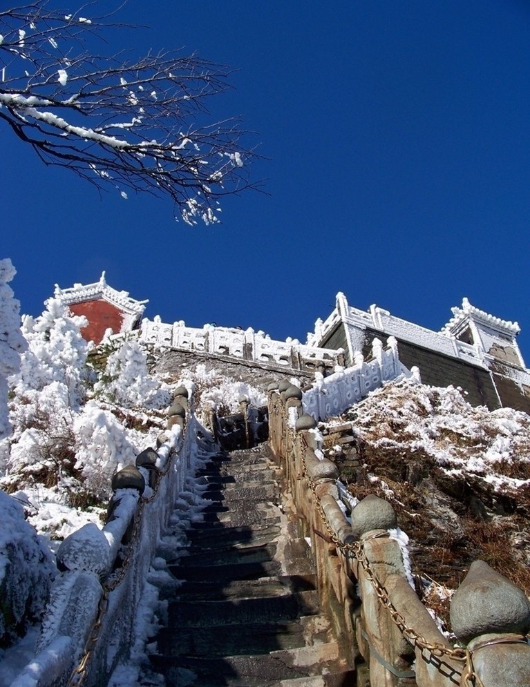 武当山雪后建筑风景图片