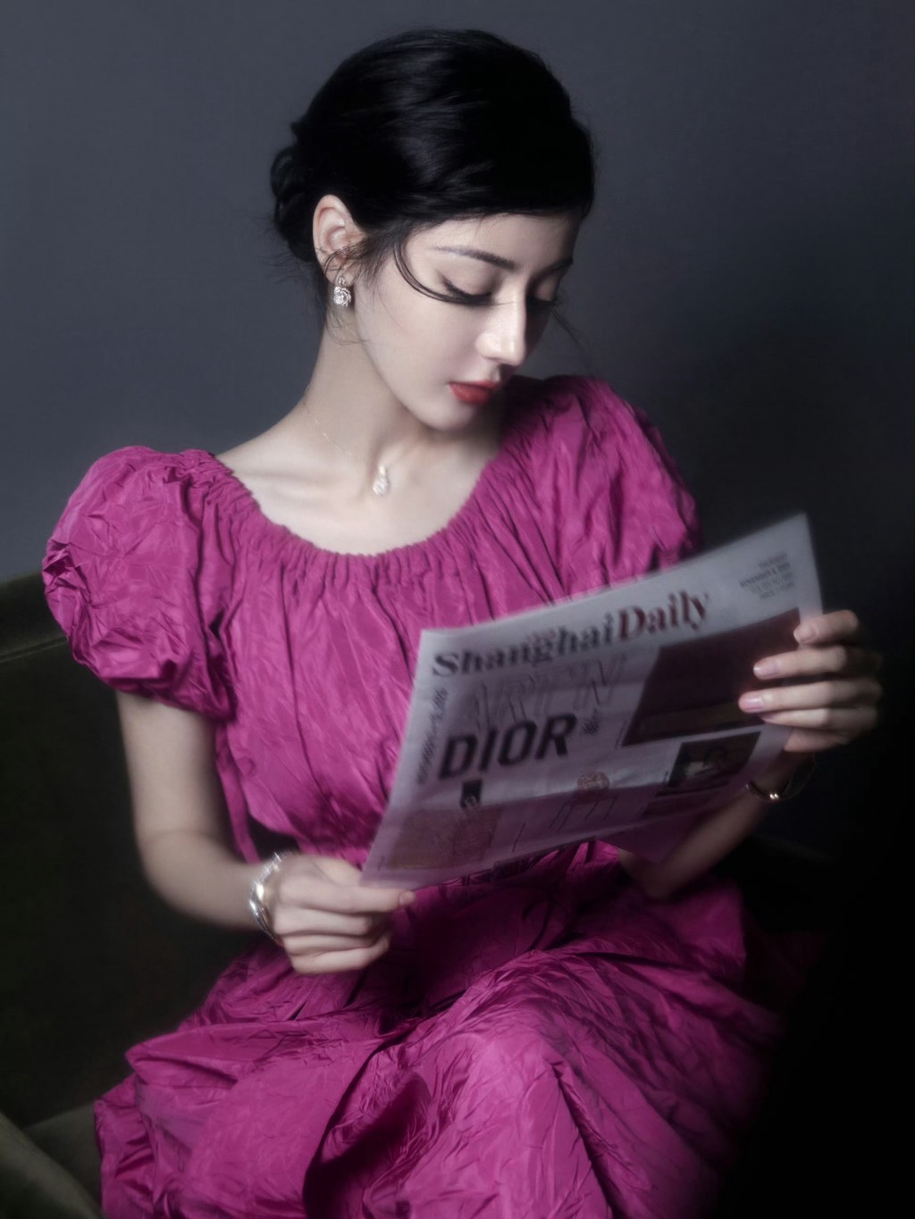 迪丽热巴玫红色公主风造型明媚优雅气质写真图片