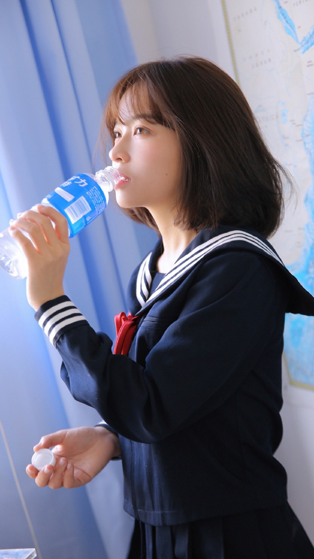 日本校服美少女清纯可爱活泼高清手机壁纸