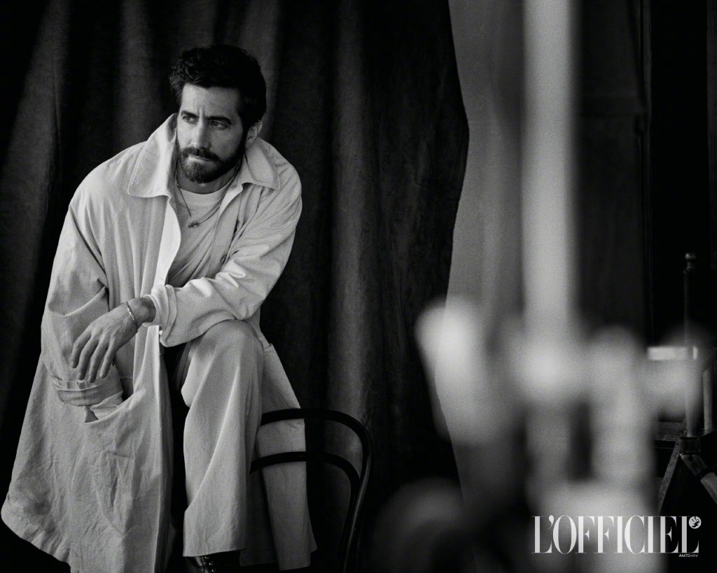 杰克·吉伦哈尔Jake Gyllenhaal黑白格调成熟风度写真图片