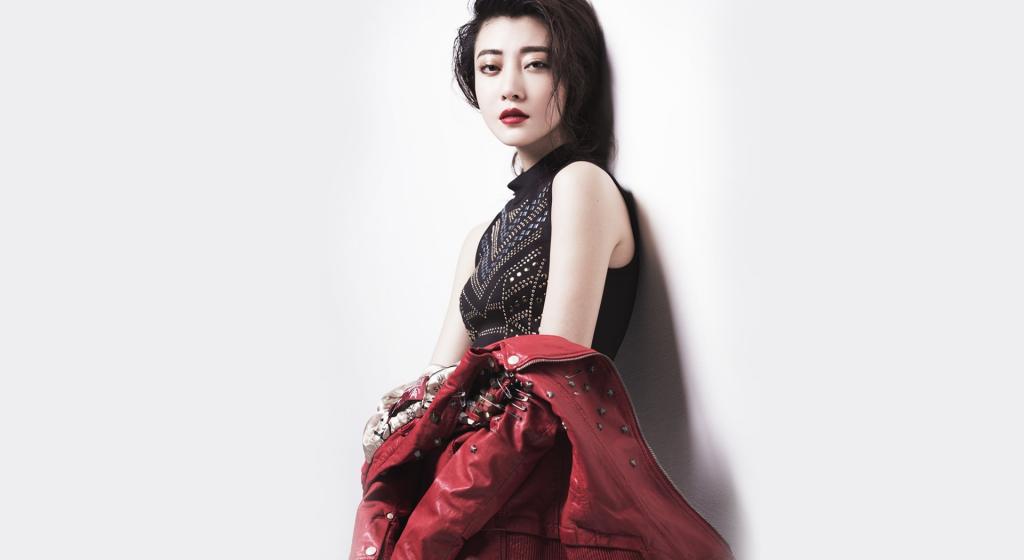 美女明星李婳红唇性感时尚写真