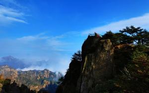 安徽黄山蓝天白云风景图片