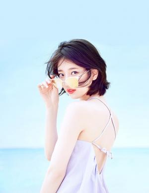 韩国女星裴秀智蓝色苍穹唯美大气写真