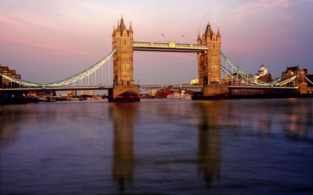 壮观的开悬索桥—伦敦塔桥