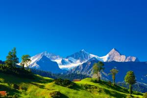 瑞士阿尔卑斯山,山,房子,蓝色天空,风景图片