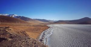 西藏少女湖（普姆雍措）风景高清图片