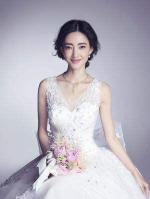 王丽坤婚纱写真图片身姿轻盈曼妙
