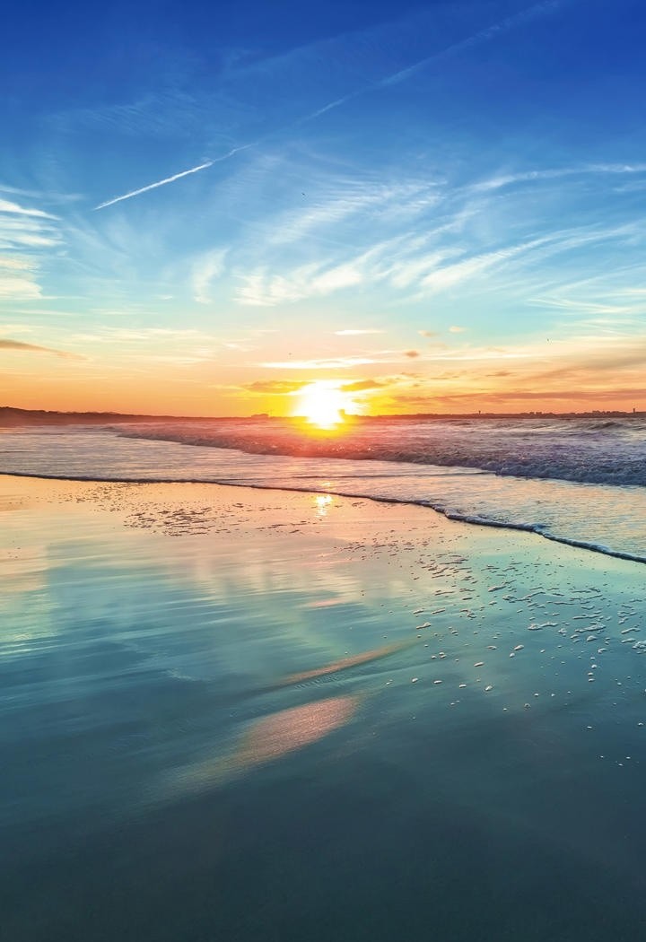 唯美夕阳下的沙滩风景图片