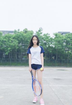 清纯唯美极品美少女网球场大展身手
