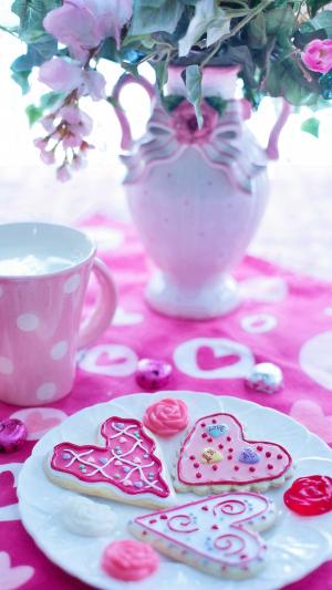 粉色的爱心情人节甜点图片