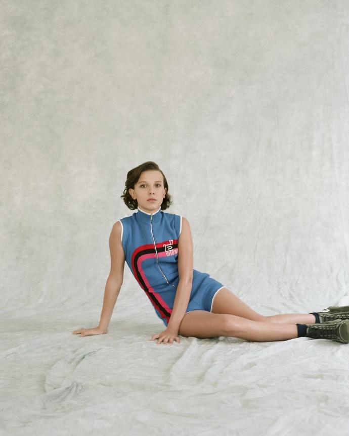 15岁英国女演员米莉·博比·布朗优雅气质写真
