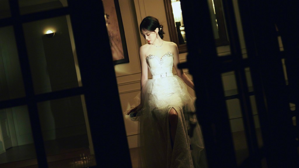 唐嫣白色蕾丝薄纱裙优雅气质写真图片