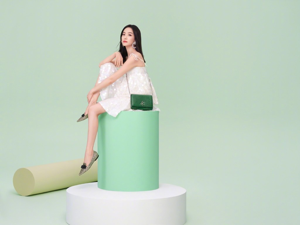 宋茜清新苹果绿时尚代言写真图片