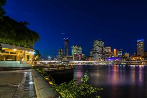 夜灯 桥梁 河流 摩天大楼 澳大利亚 布里斯本 壁纸