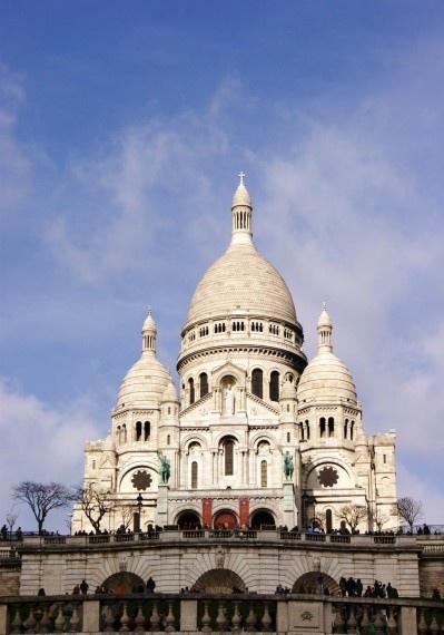 建筑风格独特的法国圣心大教堂写真图片