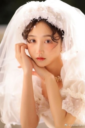 SNH48张怡白色婚纱照唯美图片