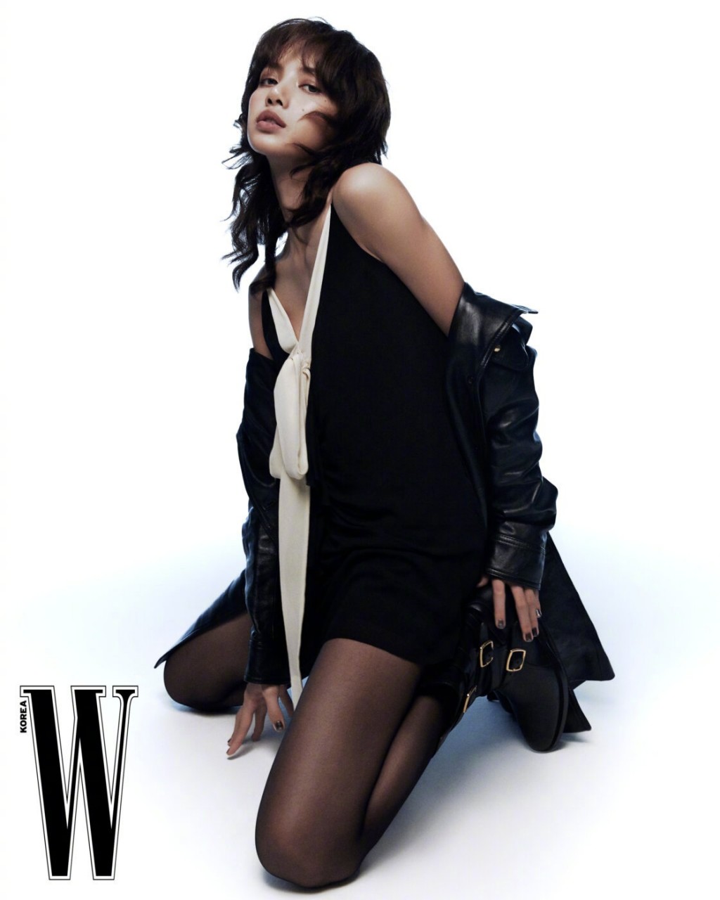 LISA烟熏卷发造型酷帅时髦封面画报图片
