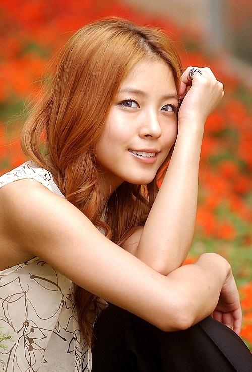 韩国女星BOA宝儿保守甜美写真图片