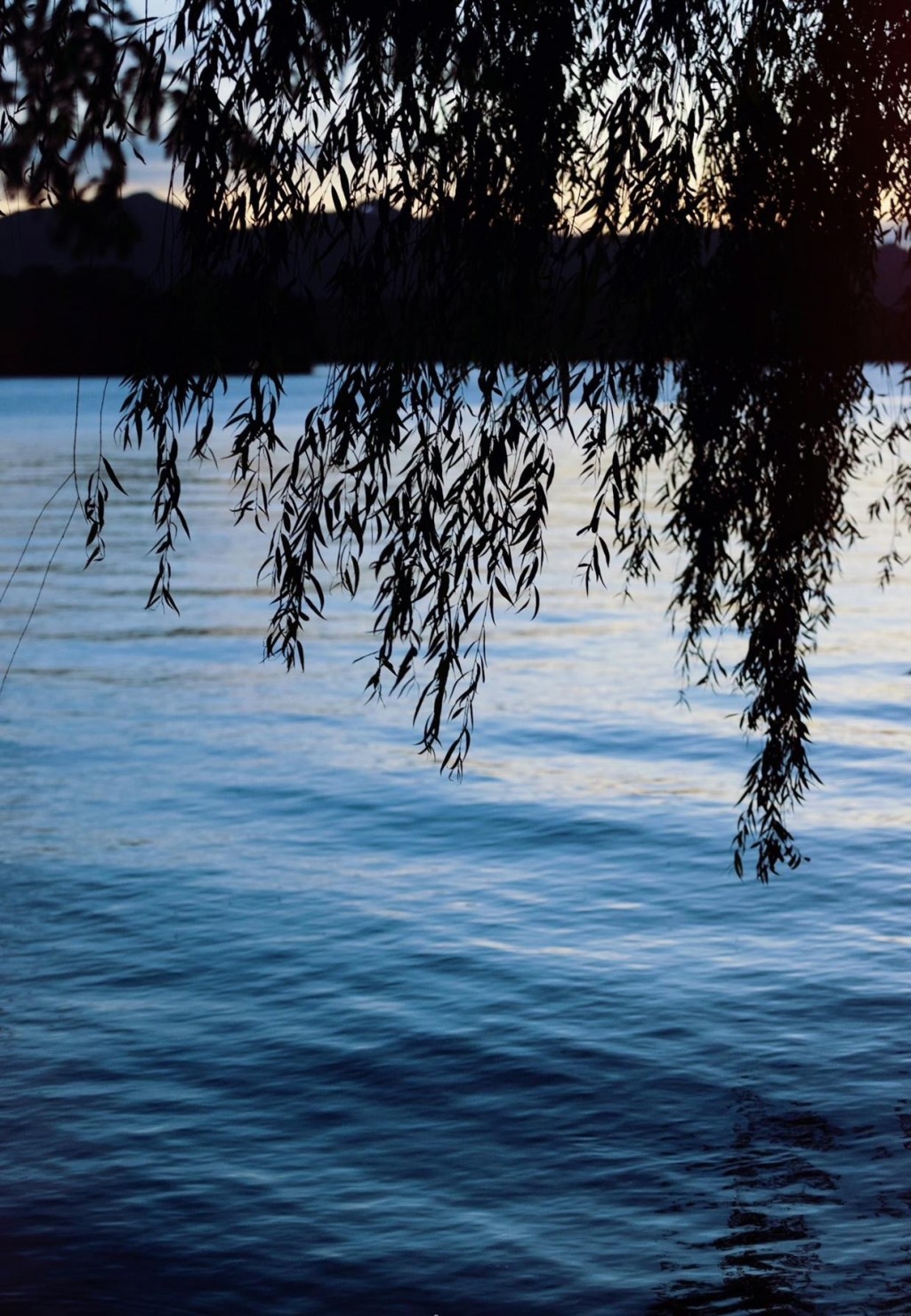 傍晚的西湖唯美风景手机壁纸
